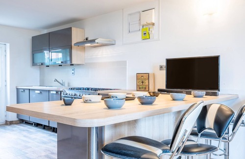 Saint-Martin-des-Fontaines Casa | Holiday Home 'Gite Les Garnes 4 Personnes' with Private Terrace, Private Garden and Wi-Fi