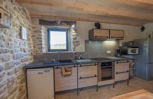 Saint-Sauveur-de-Cruzieres Casa | Casa de vacaciones 'Gîte Les Vignes Au Mas Dujau' con piscina compartida, Wi-Fi y aire acondicionado