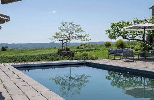 Saint-Sauveur-de-Cruzieres Casa | Casa de vacaciones 'Gîte Les Vignes Au Mas Dujau' con piscina compartida, Wi-Fi y aire acondicionado