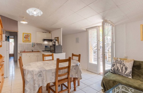 Saint-Sauveur-de-Cruzieres Casa | Holiday Home 'Gîte 2 - Les Oliviers' with Wi-Fi