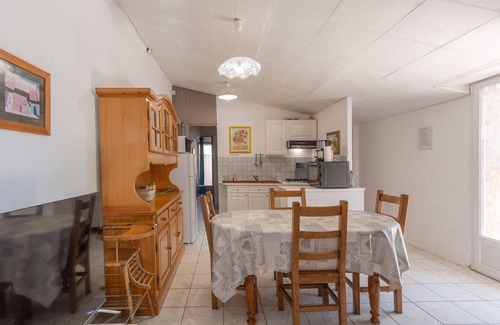 Saint-Sauveur-de-Cruzieres Casa | Holiday Home 'Gîte 2 - Les Oliviers' with Wi-Fi