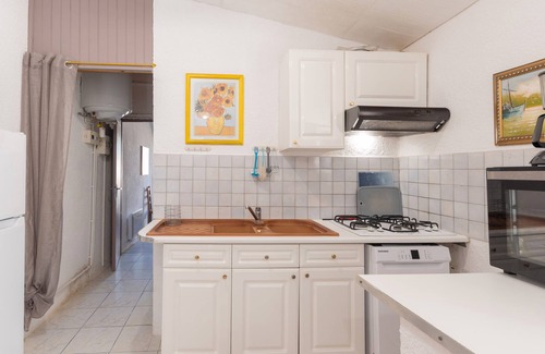 Saint-Sauveur-de-Cruzieres Casa | Holiday Home 'Gîte 2 - Les Oliviers' with Wi-Fi