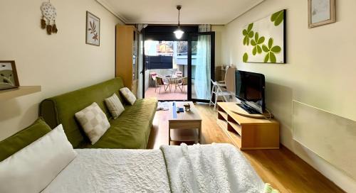 Baiona Old Town Apartamento | Holibai, Parruliña, Estudio moderno con terracita, Baiona