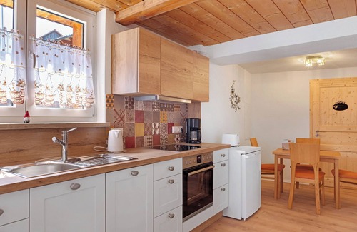 Bischofsheim an der Rhon Apartamento | Apartamento vacacional 'Al pie del Kreuzberg' con Wi-Fi