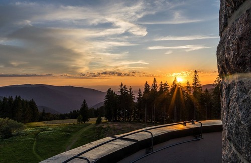 Schoenwald Casa | Casa de vacaciones 'Gutach' con vistas a la montaña, jardín compartido y Wi-Fi