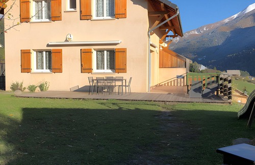Saint-Jean-Saint-Nicolas Casa | Holiday Home 'Gentianes Bleues' with Mountain View, Private Terrace and Private Garden
