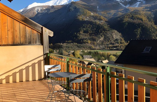 Saint-Jean-Saint-Nicolas Casa | Holiday Home 'Gentianes Bleues' with Mountain View, Private Terrace and Private Garden