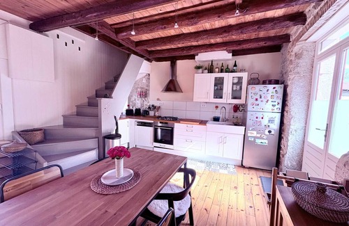 Saint-Vincent-de-Mercuze Casa | Holiday Home 'Casa Mialy - Clim Wifi Terrasse' with Mountain View, Wi-Fi and Air Conditioning