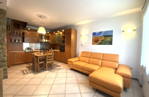 Monasterolo del Castello Casa | Holiday House - "RESIDENCIA DE LAGO ENDINE"