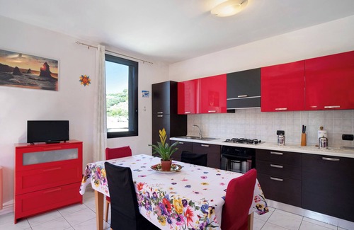 Bussana Apartamento | Apartamento vacacional "Bussana Mare" con vistas a la montaña, terraza privada y aire acondicionado