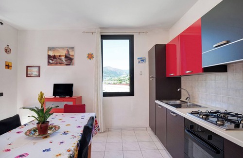 Bussana Apartamento | Apartamento vacacional "Bussana Mare" con vistas a la montaña, terraza privada y aire acondicionado