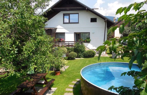 Rokytnice nad Jizerou Apartamento | Apartamento vacacional con piscina al aire libre