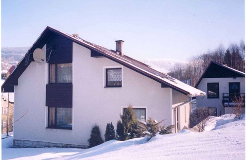 Rokytnice nad Jizerou Apartamento | Apartamento vacacional con un jardín grande y piscina exterior