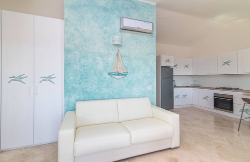 Santa Teresa di Gallura Apartamento | Apartamento vacacional "Stella Maris" con vistas al mar, piscina compartida y terraza privada