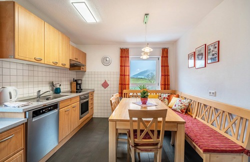 Elzach Apartamento | Apartamento vacacional 'Mohnblume' con vistas a la montaña, terraza privada y Wi-Fi