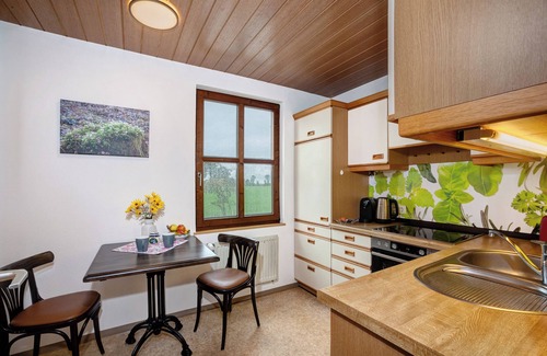Leutkirch im Allgau Apartamento | Apartamento vacacional 'Fetzach' con terraza privada, jardín comunitario y wifi