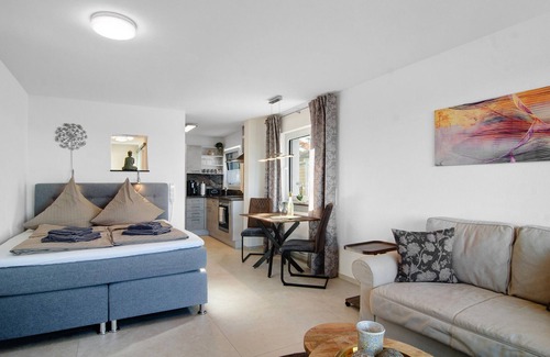 Unteruhldingen Apartamento | Apartamento vacacional 'Krautter' con vistas al lago, terraza privada y jardín comunitario
