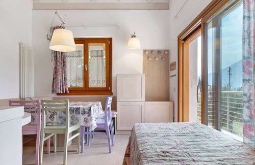 Magugnago Apartamento | Apartamento vacacional "Casa-Lago Suite" con vistas al lago, piscina compartida y Wi-Fi