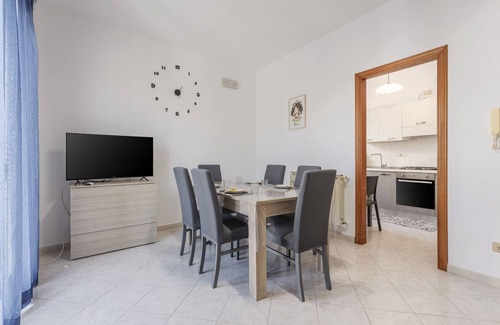 Contessa Entellina Apartamento | Apartamento vacacional "Contessa Vacanze Byron" con vistas a la montaña, 2 balcones y Wi-Fi