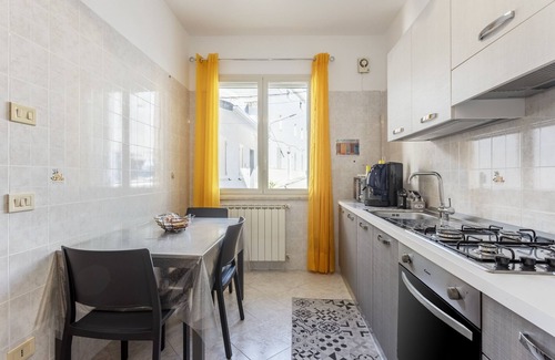 Contessa Entellina Apartamento | Apartamento vacacional "Contessa Vacanze Byron" con vistas a la montaña, 2 balcones y Wi-Fi