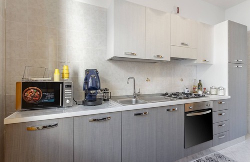 Contessa Entellina Apartamento | Apartamento vacacional "Contessa Vacanze Byron" con vistas a la montaña, 2 balcones y Wi-Fi