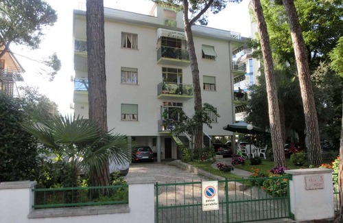 Lignano Sabbiadoro Apartamento | Apartamento vacacional con balcón y aire acondicionado