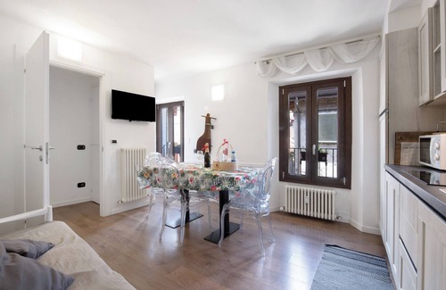 Mandello del Lario Apartamento | Apartamento vacacional "Lario Le Coccinelle Home" con vistas al lago de Como, balcón y Wi-Fi