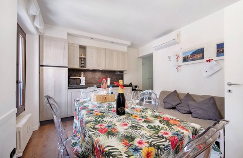 Mandello del Lario Apartamento | Apartamento vacacional "Lario Le Coccinelle Home" con vistas al lago de Como, balcón y Wi-Fi