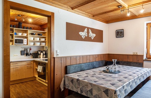 Ried im Zillertal Apartamento | Apartamento vacacional con sauna, vistas a la montaña, terraza comunitaria y Wi-Fi
