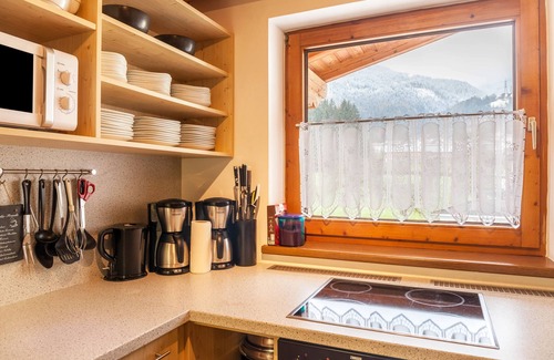Ried im Zillertal Apartamento | Apartamento vacacional con sauna, vistas a la montaña, terraza comunitaria y Wi-Fi