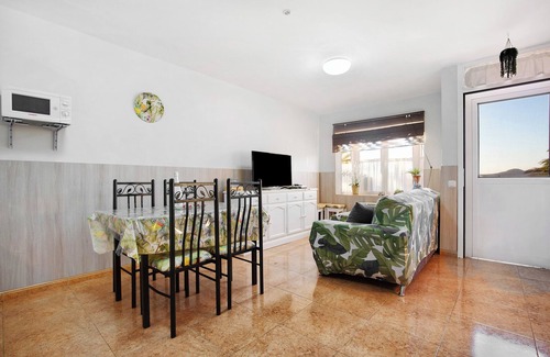 Caleta de Fuste Apartamento | Apartamento vacacional "Paulalucía" con vistas a la montaña, piscina compartida y Wi-Fi