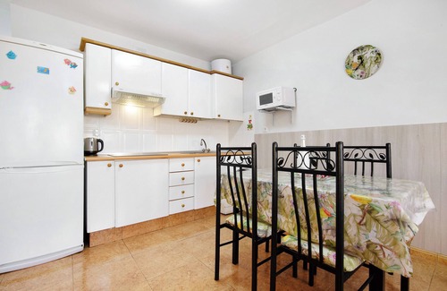 Caleta de Fuste Apartamento | Apartamento vacacional "Paulalucía" con vistas a la montaña, piscina compartida y Wi-Fi