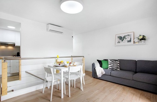Caleta de Fuste Apartamento | Apartamento vacacional 'Liomor Luxury' con piscina compartida, Wi-Fi y aire acondicionado