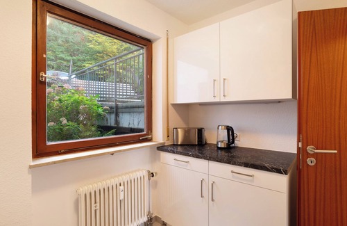 Bad Liebenzell Apartamento | Apartamento vacacional "Fe-Wo In Ruhiger Aussichtslage" con balcón y Wi-Fi