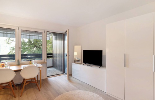Bad Liebenzell Apartamento | Apartamento vacacional "Fe-Wo In Ruhiger Aussichtslage" con balcón y Wi-Fi