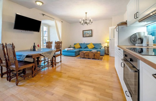 Maring-Noviand Apartamento | Apartamento vacacional 'Schatztruhe' con vistas a la montaña, terraza y Wi-Fi