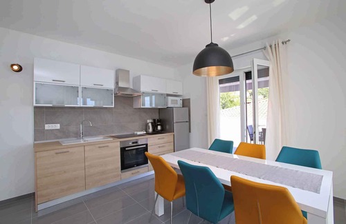 Rabac Apartamento | Apartamento vacacional 100m de la playa con vistas al mar