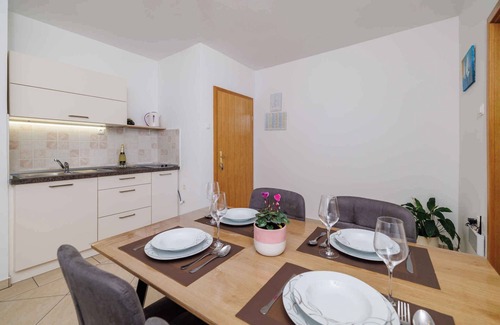 Dramalj Apartamento | Apartamento vacacional 100m de la playa con vistas al mar