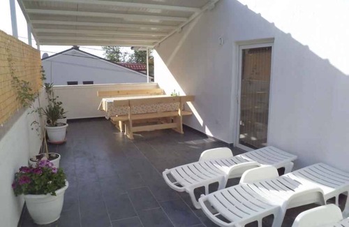 Lopar Apartamento | Apartamento vacacional 50 m del mar Adriático con una gran terraza