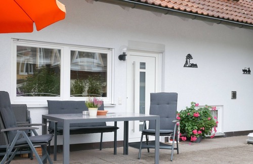 Calmbach Apartamento | Apartamento vacacional "Am Eiberg" con vistas a la montaña, terraza privada y Wi-Fi