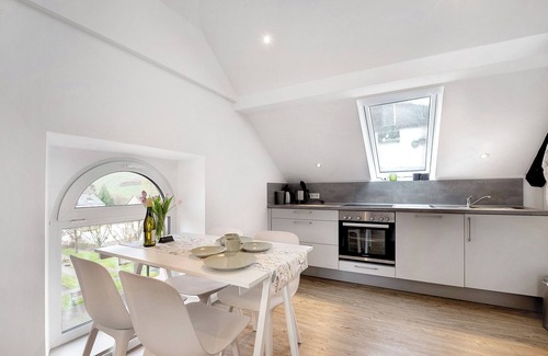 Trittenheim Apartamento | Apartamento vacacional "Adlernest Mit Weinbergblick" con vistas a la montaña y Wi-Fi