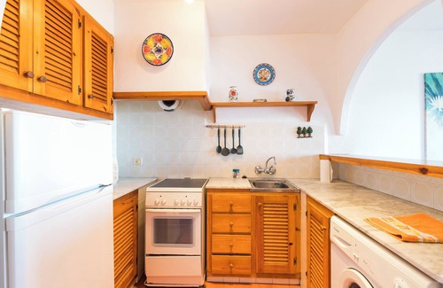 Arenal d'en Castell Apartamento | “Apartamento Arenal Castell” con Wi-Fi, aire acondicionado, piscina, terraza y jardín