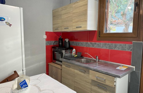 Kompi Apartamento | Apartamento sobre la hermosa playa de Peroulia, Wifi | Messinia, Peloponeso