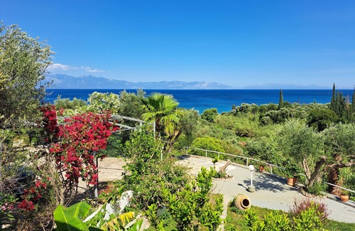 Kompi Apartamento | Apartamento sobre la hermosa playa de Peroulia, Wifi | Messinia, Peloponeso