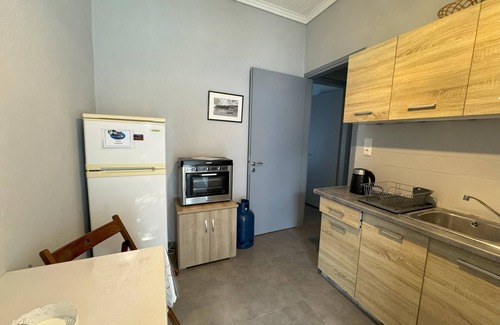 Kompi Apartamento | Apartamento sobre la hermosa playa de Peroulia, Wifi | Messinia, Peloponeso