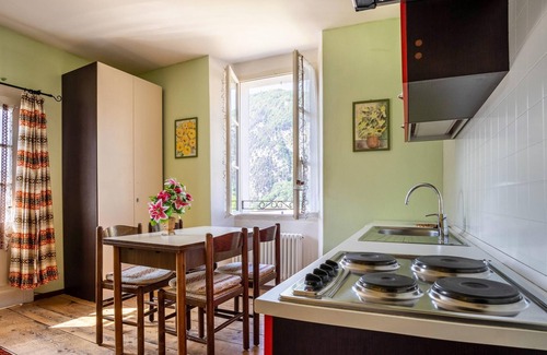 Canale di Tenno Apartamento | Agritur Tenno Appartamento con balcones y vistas al jardín