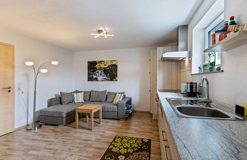 Zwiefalten Apartamento | Apartamento vacacional "Alpenblick" con vistas a la montaña, terraza privada y Wi-Fi