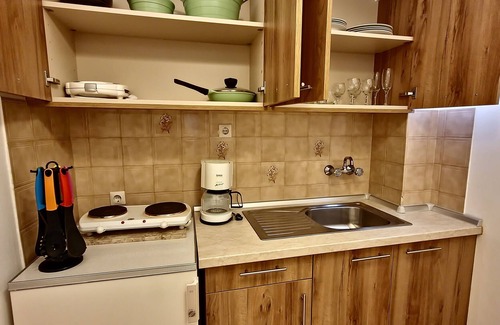 Melikia Apartamento | Apartamento vacacional 'Alexandra Apartment 1' con balcón y Wi-Fi