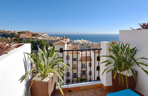 Pueblo Mascarat Apartamento | Apartamento vacacional "Altea Dorada" con vistas al mar y a la montaña, piscina y Wi-Fi