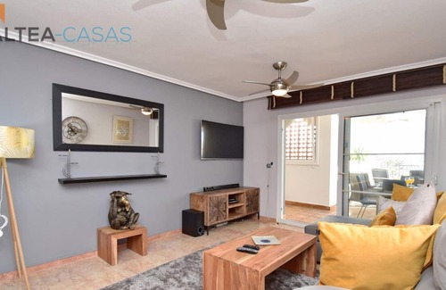 Pueblo Mascarat Apartamento | Apartamento vacacional "Altea Dorada" con vistas al mar y a la montaña, piscina y Wi-Fi